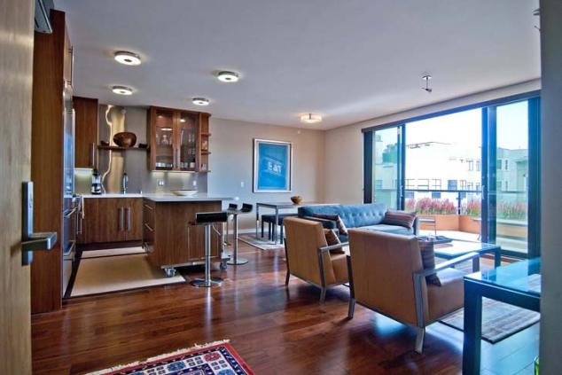 2200 Colorado Avenue, Santa Monica, CA - 2,400 USD/ month