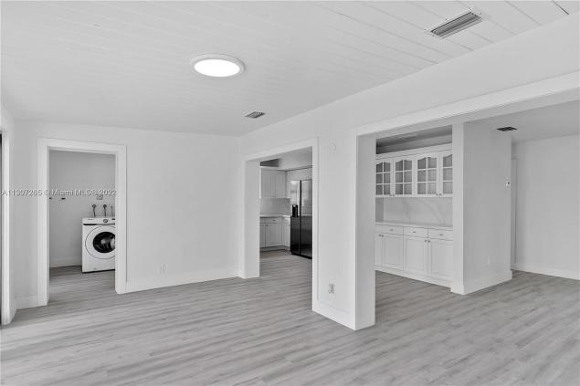 propertyPhotos/23712866_1669657391-1.jpg